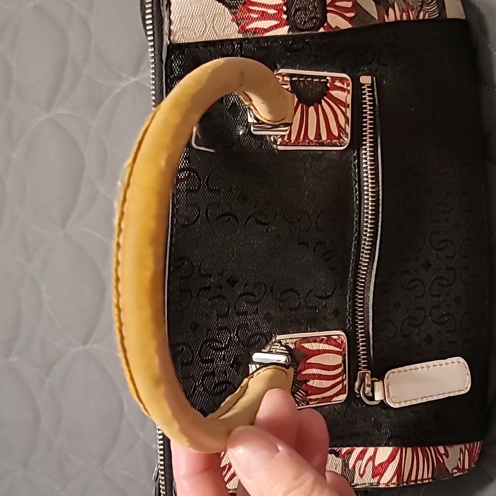 Guess purse - Picture 11 of 14
